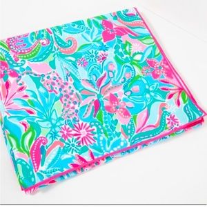 New in package lilly pulitzer lounge beach gift floral print towel full size